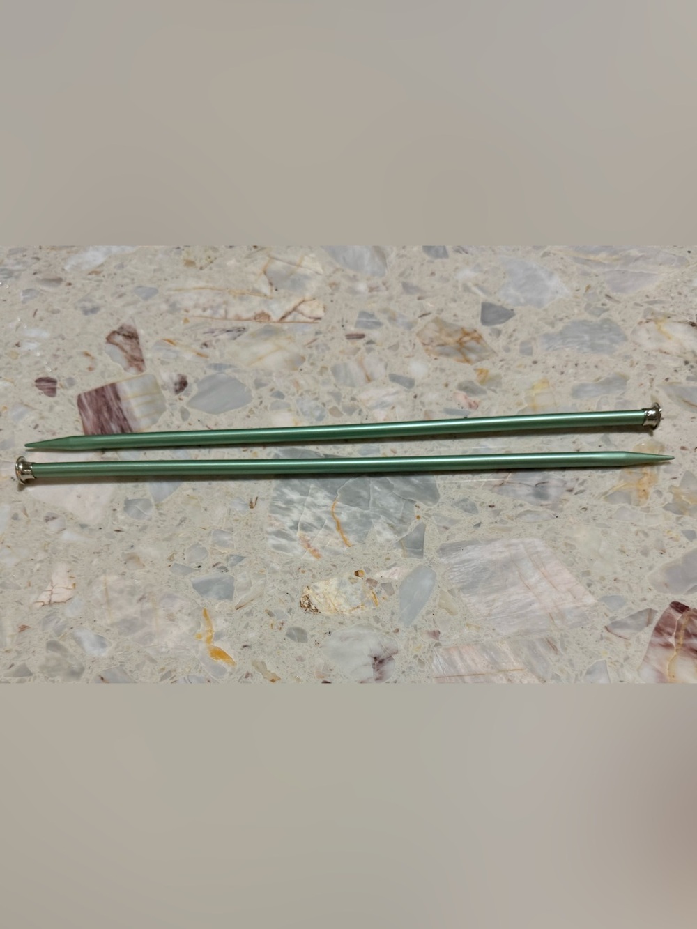 Susan Bates Silvalume Single Point Metal Knitting Needles, Pair, Green Size 11
